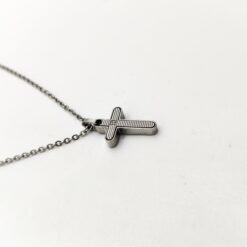 SIMPLIGOLD GIOIELLI COLLANA CROCE DA UOMO IN ACCIAIO CON DIAMANTINO